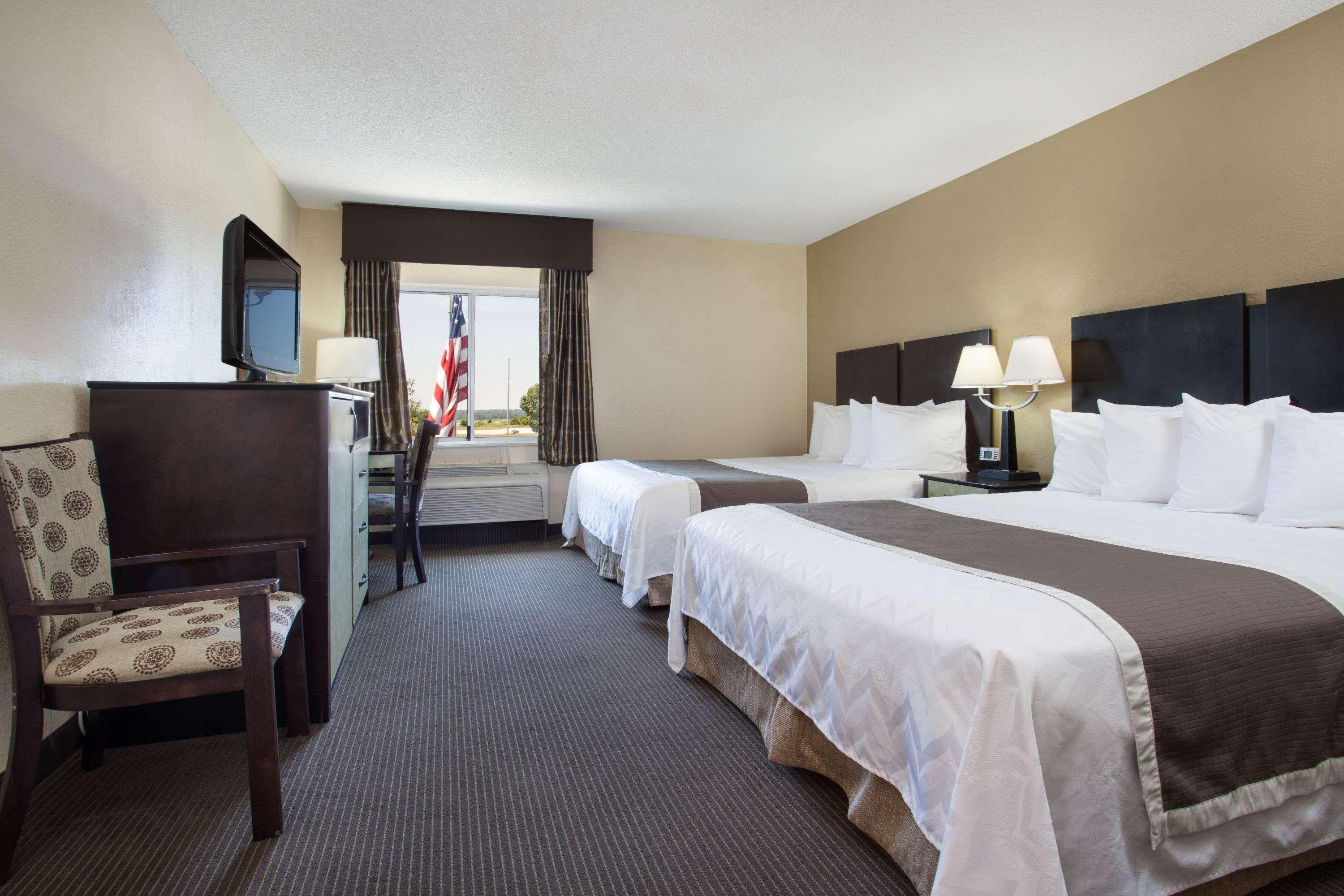 Baymont By Wyndham Dale Hotel Exterior foto