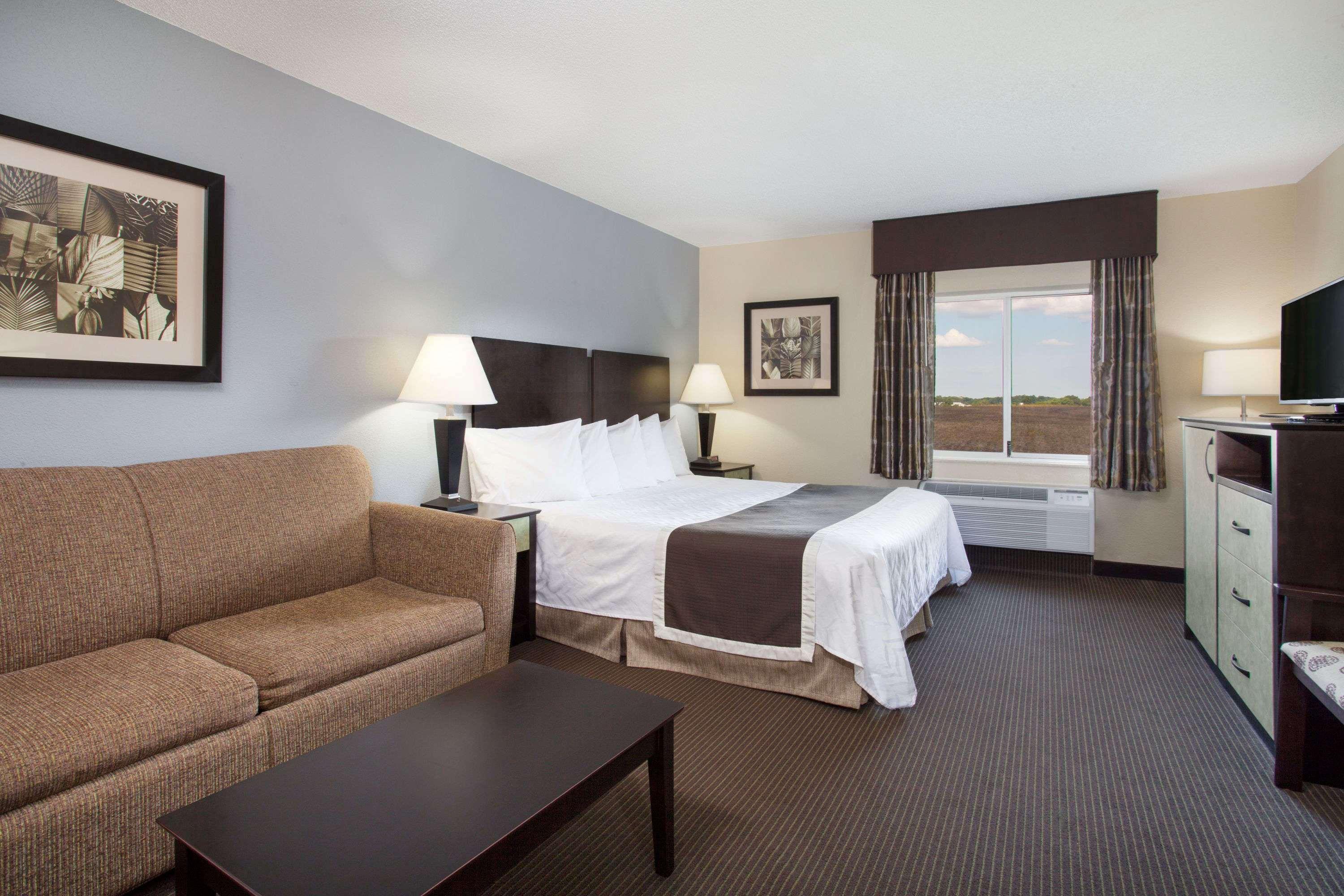 Baymont By Wyndham Dale Hotel Exterior foto